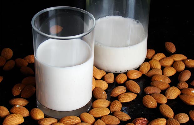 Almond or cashew milk